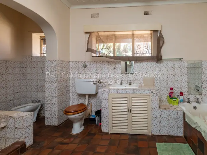 5 Bedroom House for Sale in Highlands, Harare