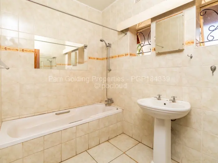 5 Bedroom House for Sale in Highlands, Harare