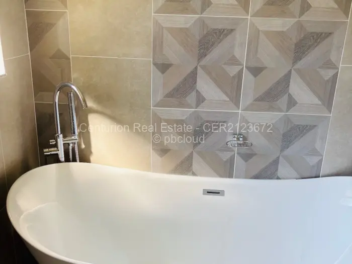 6 Bedroom House to Rent in Glen Lorne