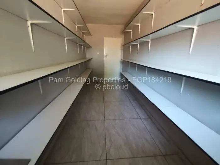 7 Bedroom House to Rent in Greystone Park