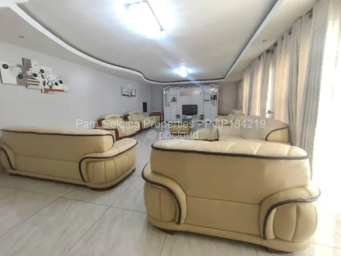 7 Bedroom House to Rent in Greystone Park