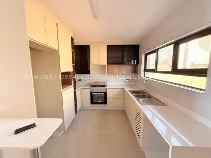 Townhouse/Complex/Cluster to Rent in Arlington, Harare