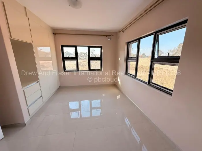 Townhouse/Complex/Cluster to Rent in Arlington, Harare
