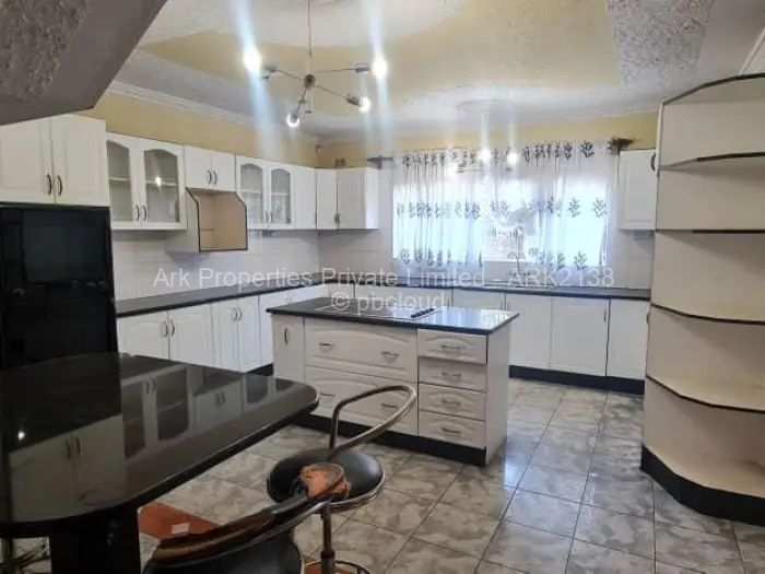 5 Bedroom House to Rent in Emerald Hill
