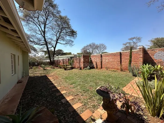 Townhouse/Complex/Cluster to Rent in Rolf Valley