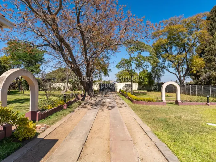 6 Bedroom House for Sale in Greendale, Harare