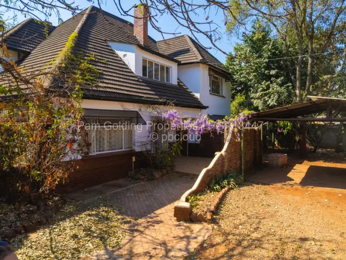 9 Bedroom House for Sale in Greendale, Harare