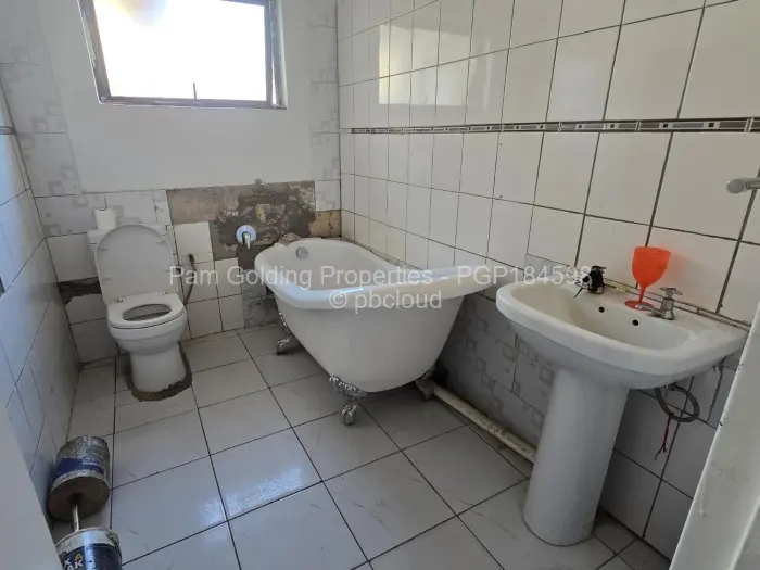 5 Bedroom House for Sale in Burnside, Bulawayo