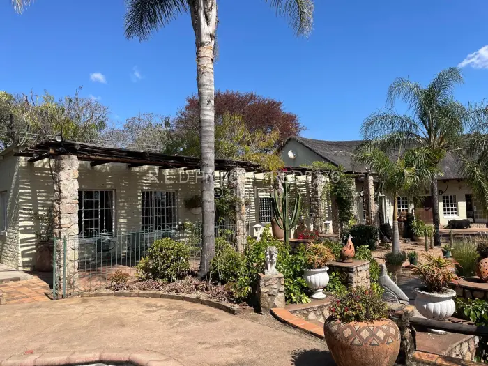 4 Bedroom House for Sale in Burnside, Bulawayo