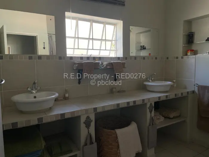 4 Bedroom House for Sale in Burnside, Bulawayo