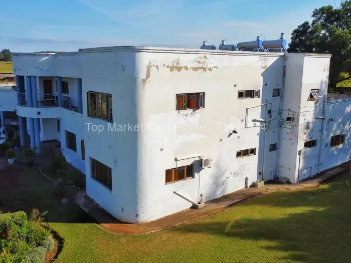10 Bedroom House for Sale in Borrowdale, Harare