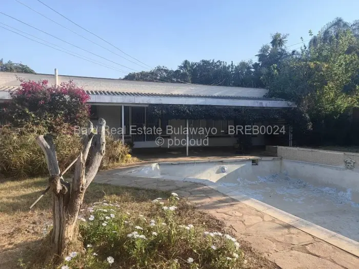 4 Bedroom House for Sale in Kumalo, Bulawayo
