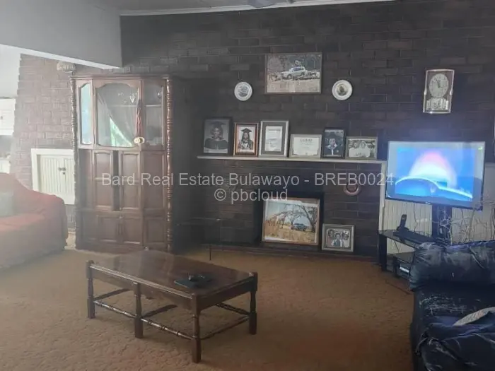 4 Bedroom House for Sale in Kumalo, Bulawayo