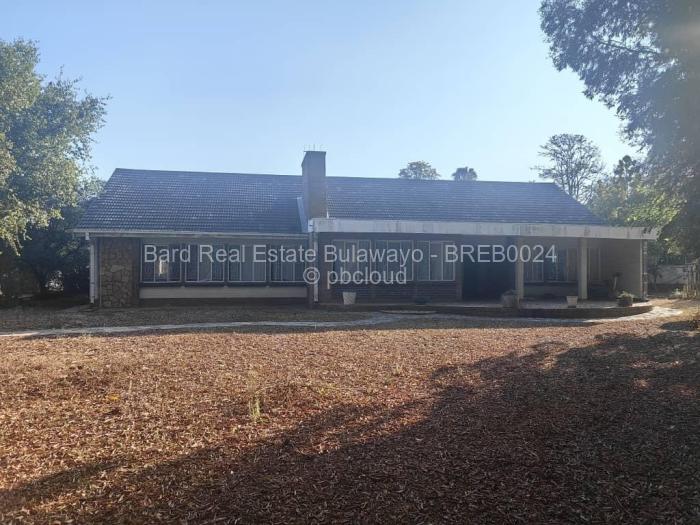 4 Bedroom House for Sale in Kumalo, Bulawayo