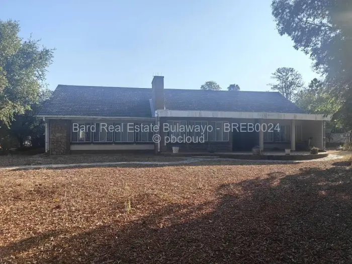 4 Bedroom House for Sale in Kumalo, Bulawayo
