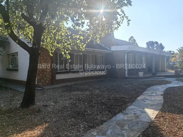 4 Bedroom House for Sale in Kumalo, Bulawayo