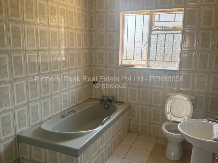 3 Bedroom House to Rent in Westlea Hre, Harare
