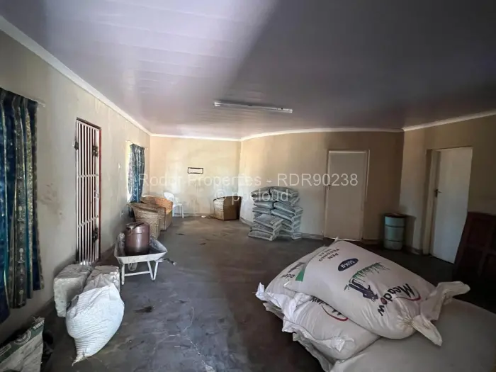 Farm/Plot for Sale in Esigodini, Umzingwane