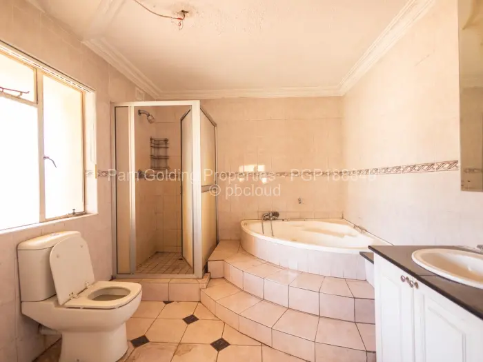 7 Bedroom House for Sale in Greystone Park, Harare
