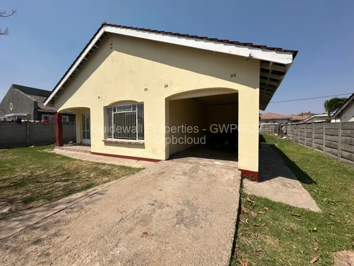4 Bedroom House for Sale in Mainway Meadows, Harare