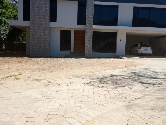 Townhouse/Complex/Cluster for Sale in Highlands, Harare