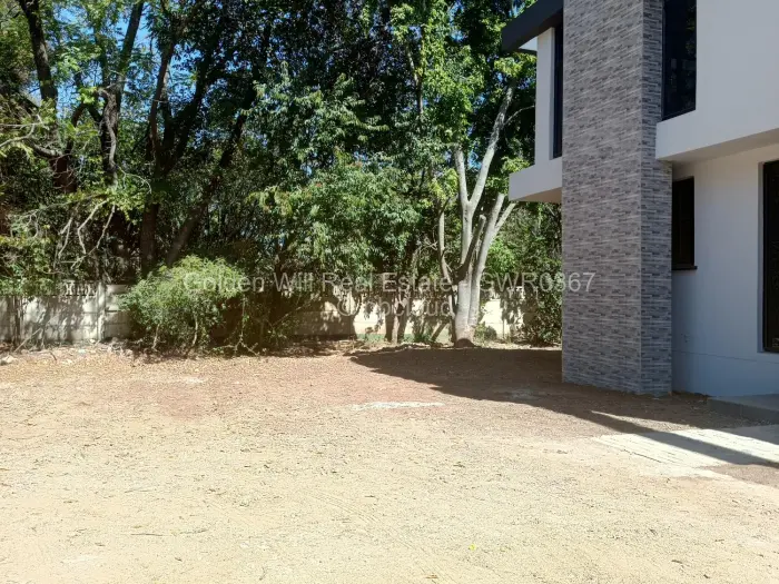 Townhouse/Complex/Cluster for Sale in Highlands, Harare
