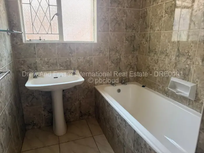 4 Bedroom House to Rent in Upper Hillside