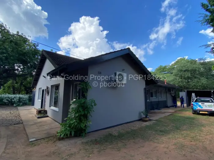 3 Bedroom House for Sale in Victoria Falls, Victoria Falls