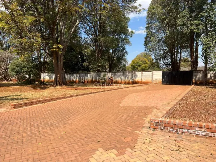 6 Bedroom House for Sale in Vainona, Harare