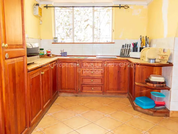 6 Bedroom House for Sale in Colne Valley, Harare