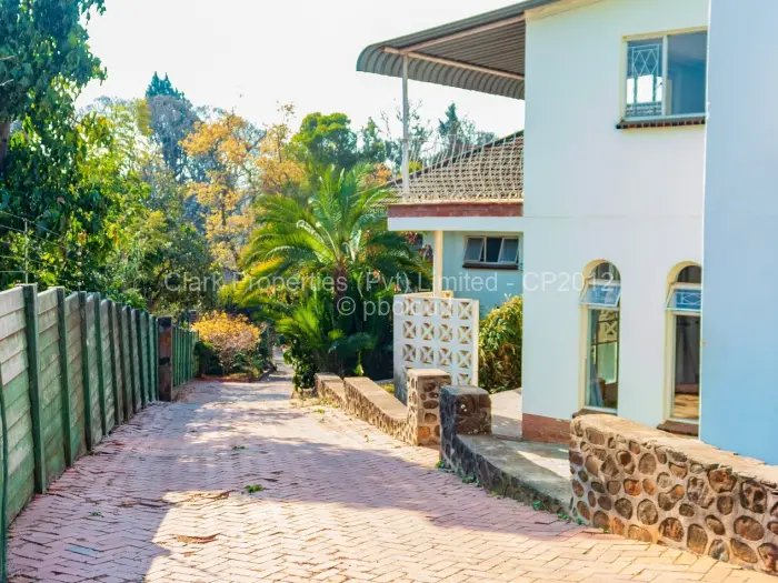 6 Bedroom House for Sale in Colne Valley, Harare