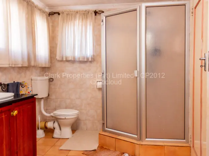 6 Bedroom House for Sale in Colne Valley, Harare