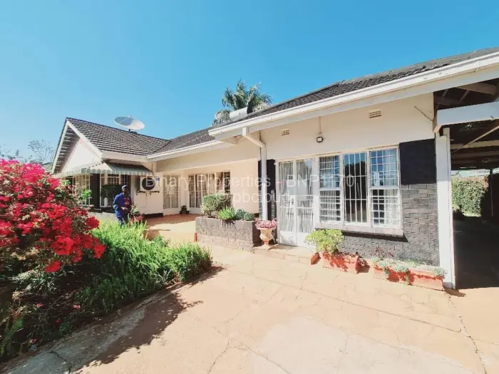5 Bedroom House for Sale in Alexandra Park, Harare