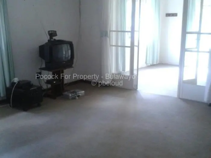 3 Bedroom House for Sale in Bradfield, Bulawayo