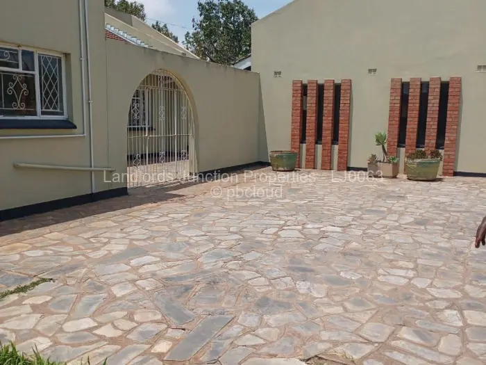 4 Bedroom House for Sale in Selbourne Park, Bulawayo
