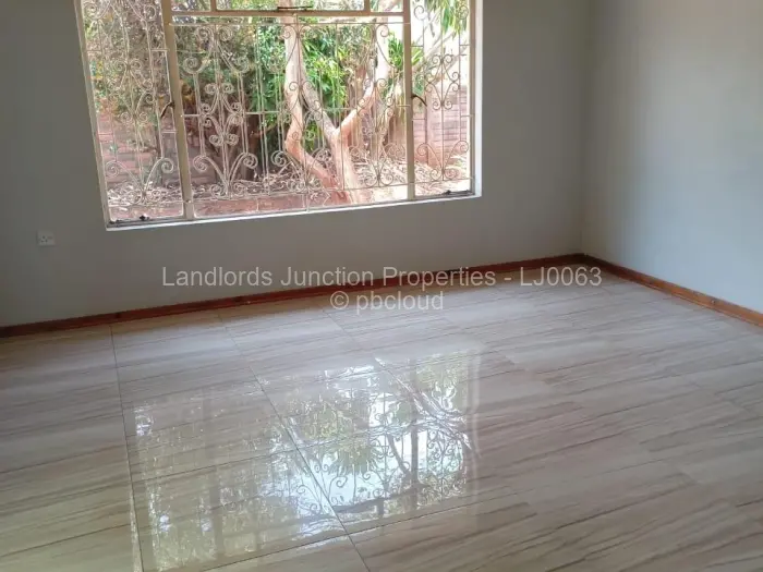 4 Bedroom House for Sale in Selbourne Park, Bulawayo