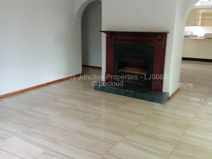 4 Bedroom House for Sale in Selbourne Park, Bulawayo
