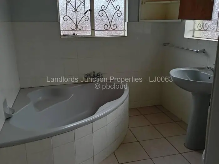 4 Bedroom House for Sale in Selbourne Park, Bulawayo