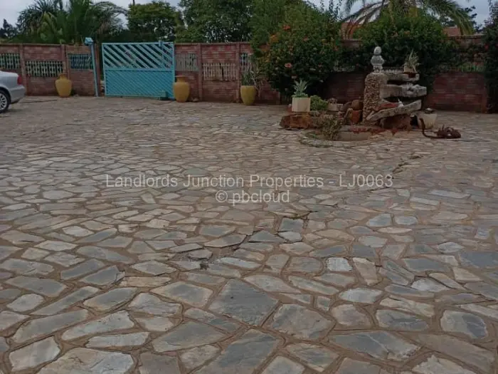 4 Bedroom House for Sale in Selbourne Park, Bulawayo