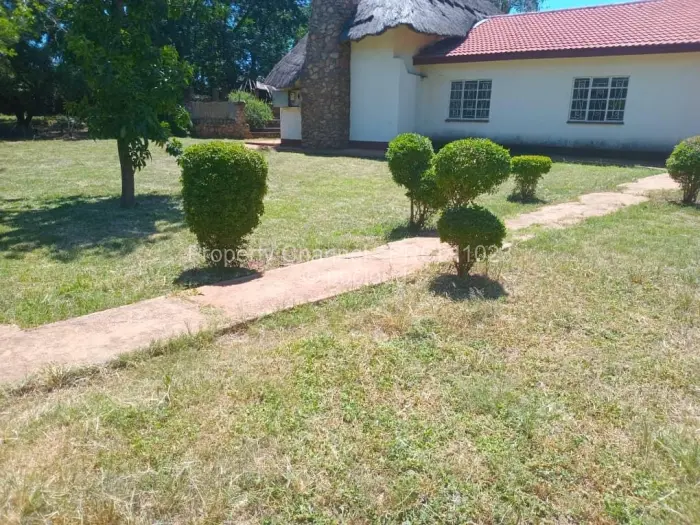 4 Bedroom House for Sale in Woodville, Bulawayo