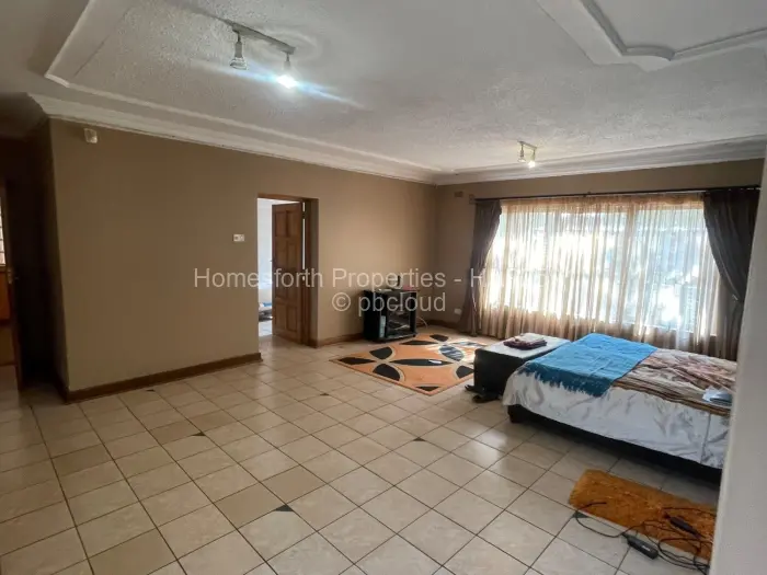 6 Bedroom House for Sale in Glen Lorne, Harare