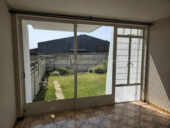 Flat/Apartment to Rent in Avondale