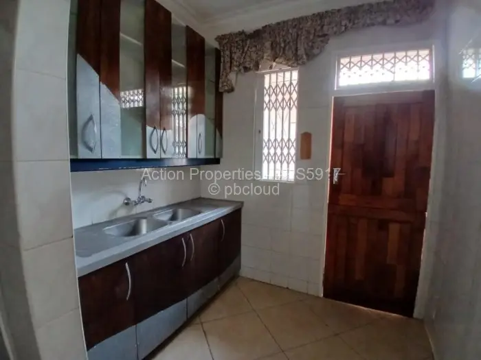 4 Bedroom House to Rent in Alexandra Park