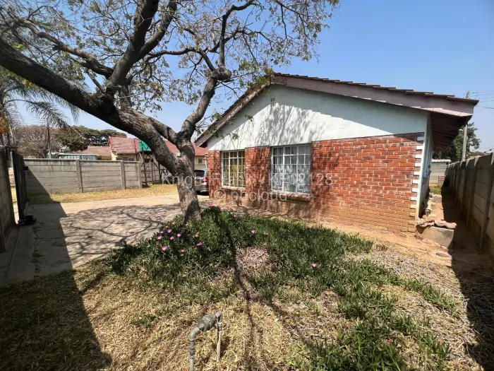 6 Bedroom House for Sale in Msasa Park, Harare