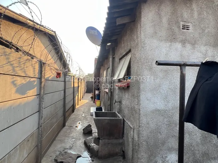 3 Bedroom House for Sale in Glen View, Harare