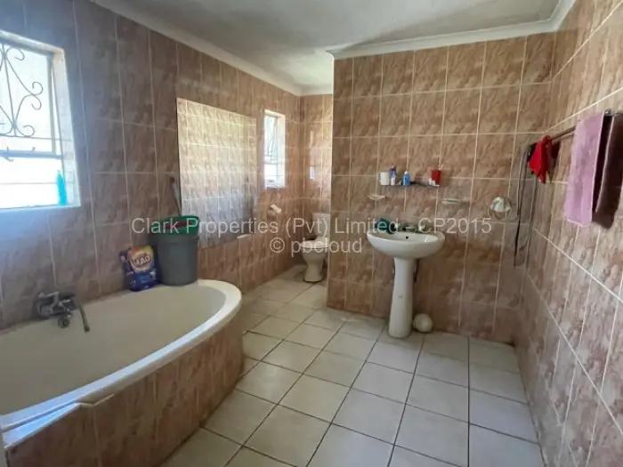 4 Bedroom House for Sale in Milton Park, Harare