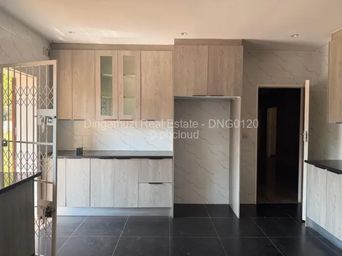 5 Bedroom House to Rent in Northwood