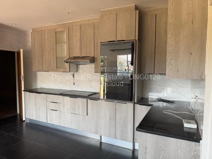 5 Bedroom House to Rent in Northwood