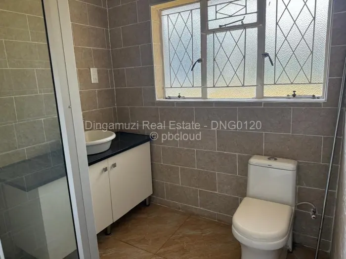 5 Bedroom House to Rent in Northwood