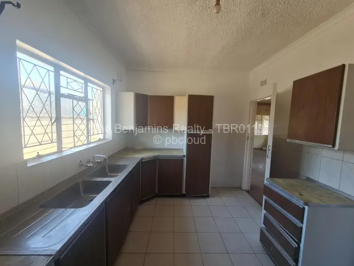 4 Bedroom House to Rent in Glen Norah
